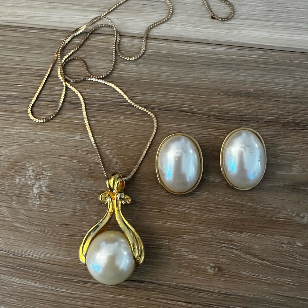 Vintage Avon Pearl Drop Necklace with Pearl Clip On Earrings
